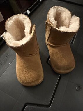 UGG Infant Toddlers 4-5 Chestnut Suede Shearling Boots